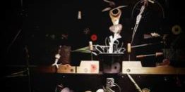 Innenleben von "Public Viewing" / Klanginstallation / mixed media 2014 / Objekte: Florian L. Arnold / Sound: EMU-Ensemble / Technik: Klaus Schmidtke, Christine Söffing